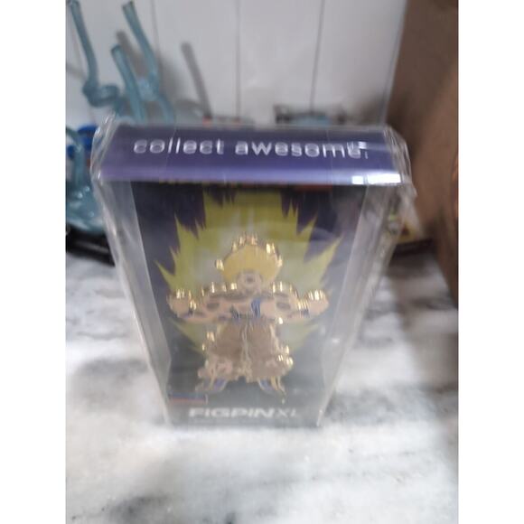 FigPin XL Dragon Ball Z Super Saiyan Goku Gold, #X3 Funimation Exclusive, Sealed - Picture 5 of 5